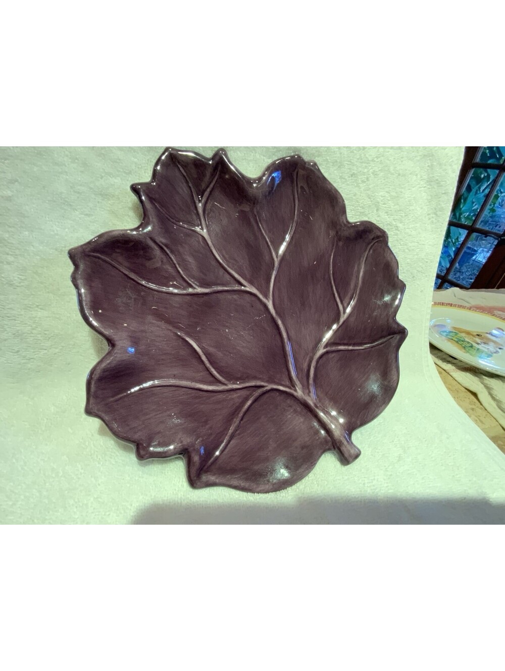 Linens-n-Things Home Handpainted/Handcrafted Purple 9.75”L x 9.75”W Leaf Plate